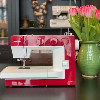 Janome 1522 Röd symaskin för nybörjare och hushåll